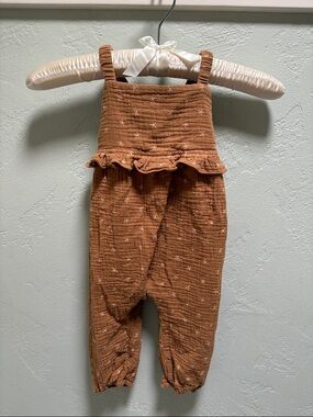 Rylee + Cru Neutral Carmel-Colored with Stars Muslin Baby Romper 6-12M